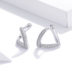 Boucles d’Oreilles Créoles Triangle en argent 925 plaqué or blanc avec zircons blancs - Photo 4