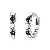 Boucles d’Oreilles Créoles Coeurs en argent 925 plaqué or blanc avec zircons noirs