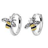 Boucles d’Oreilles Créoles Abeille Argent Sterling 925 plaqué or blanc avec des détails émaillés à la main