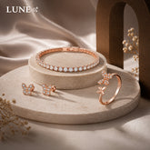 Coffret "Romance Infinie" : Parure Rose et Cœurs avec Bague, Collier, Bracelet Tennis et Boucles d'Oreilles.