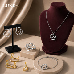 Parure "Chat Cœur" en Argent : Coffret Complet avec Collier, Bracelet, Bague, Boucles d'Oreilles et Set de Piercings.