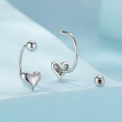 Boucles d'Oreilles Puces Cœur Portées à l'Envers en Argent 925