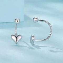 Boucles d'Oreilles Puces Cœur Portées à l'Envers en Argent 925