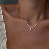 Collier Lettre Initiale en acier inoxydable plaqué or jaune avec zircons blancs