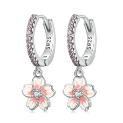 Boucles d’Oreilles Créoles Pendentif Fleurs en argent 925 plaqué or blanc émaillé rose avec zircons roses