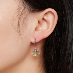 Boucles d’Oreilles Créoles Pendentif Abeilles en argent 925 plaqué or blanc avec zircons jaunes - Photo 2