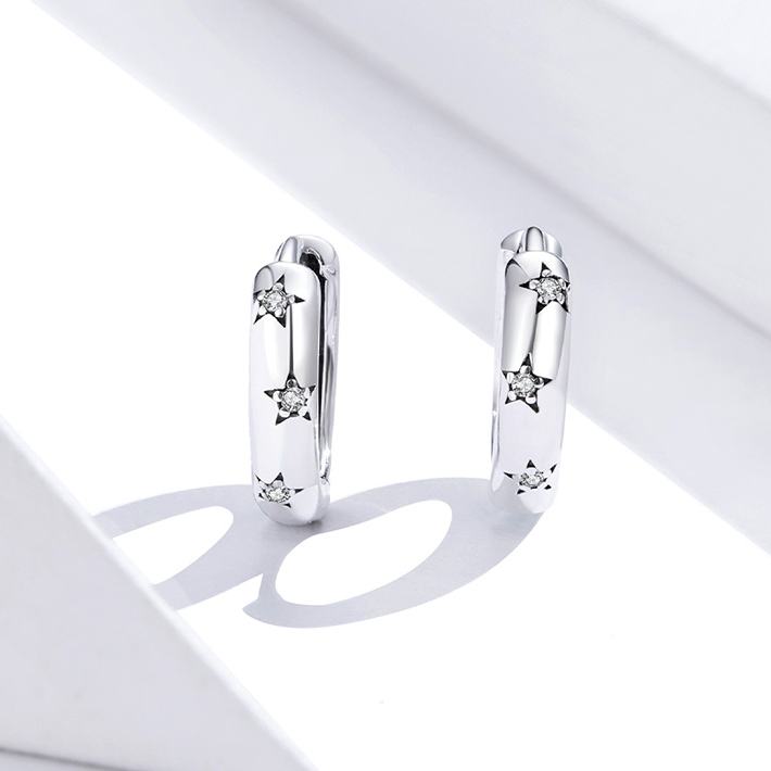 Boucles d’Oreilles Créoles Étoiles en argent 925 plaqué or blanc avec zircons blancs - Photo 4