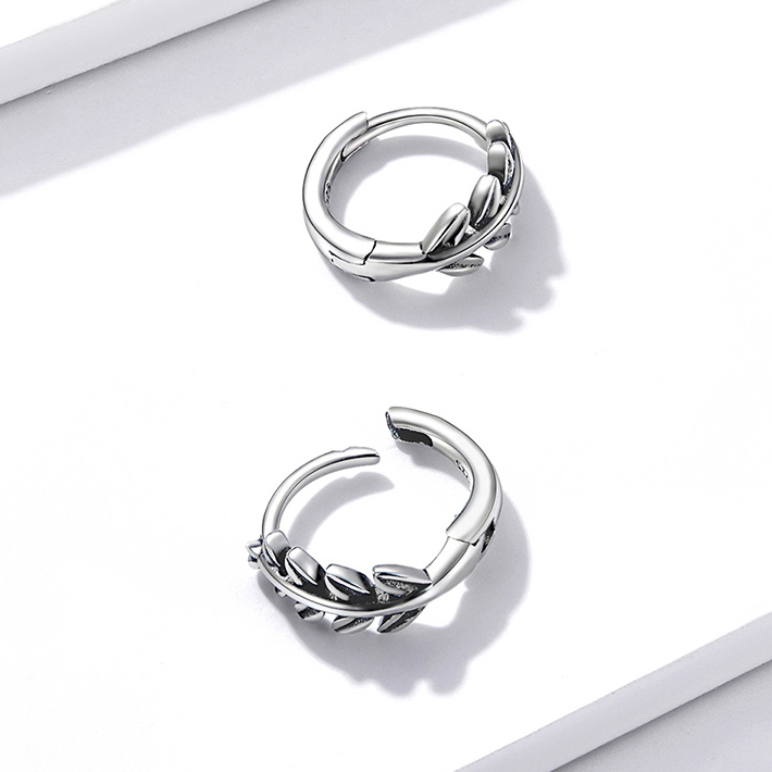 Boucles d’Oreilles Créoles Feuilles en argent 925 plaqué or blanc - Photo 4