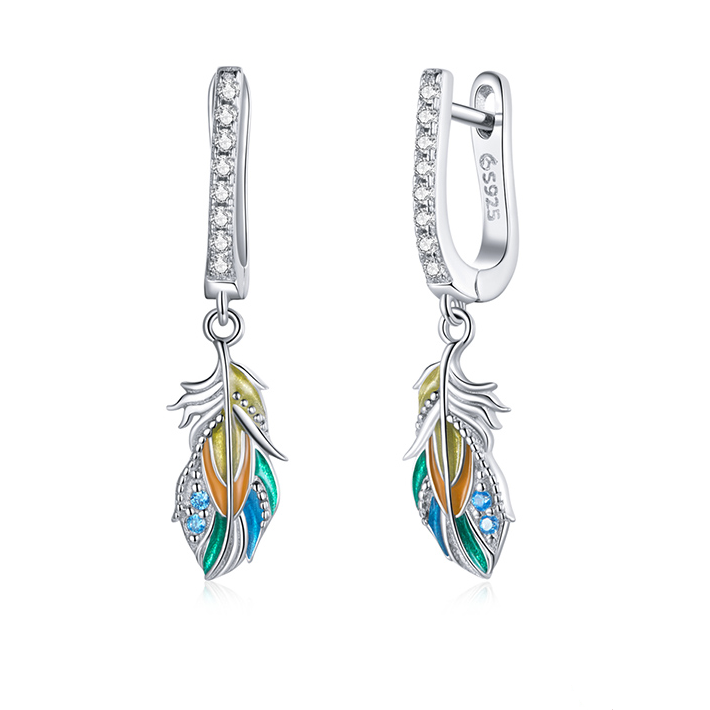 Boucles d’Oreilles Créoles Pendentif Plumes en argent 925 plaqué or blanc émaillé à la main avec zircons blancs
