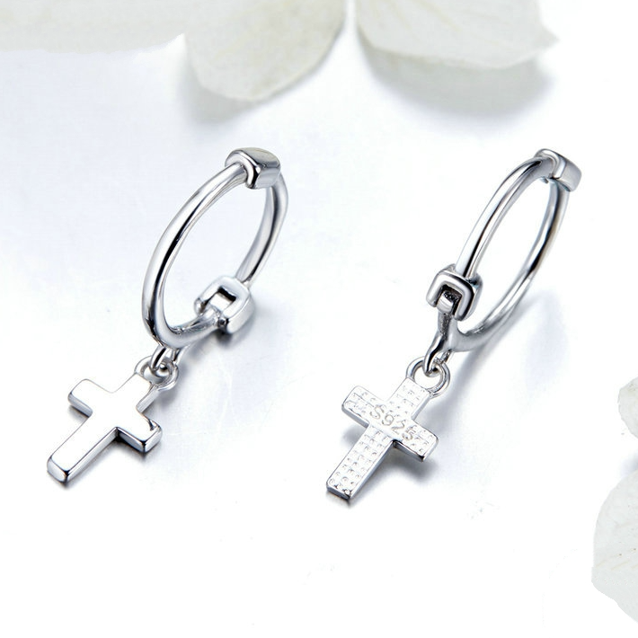 Boucles d'Oreilles Créoles Pendentif Croix - Image 4