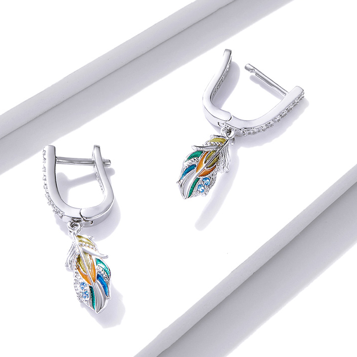 Boucles d’Oreilles Créoles Pendentif Plumes en argent 925 plaqué or blanc émaillé à la main avec zircons blancs - Photo 3