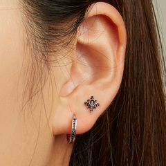 Boucles d’Oreilles Étoiles Noires Puces en Argent Sterling 925 plaqué or blanc avec zircons noirs - Photo 2