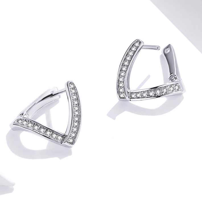 Boucles d’Oreilles Créoles Triangle en argent 925 plaqué or blanc avec zircons blancs - Photo 5