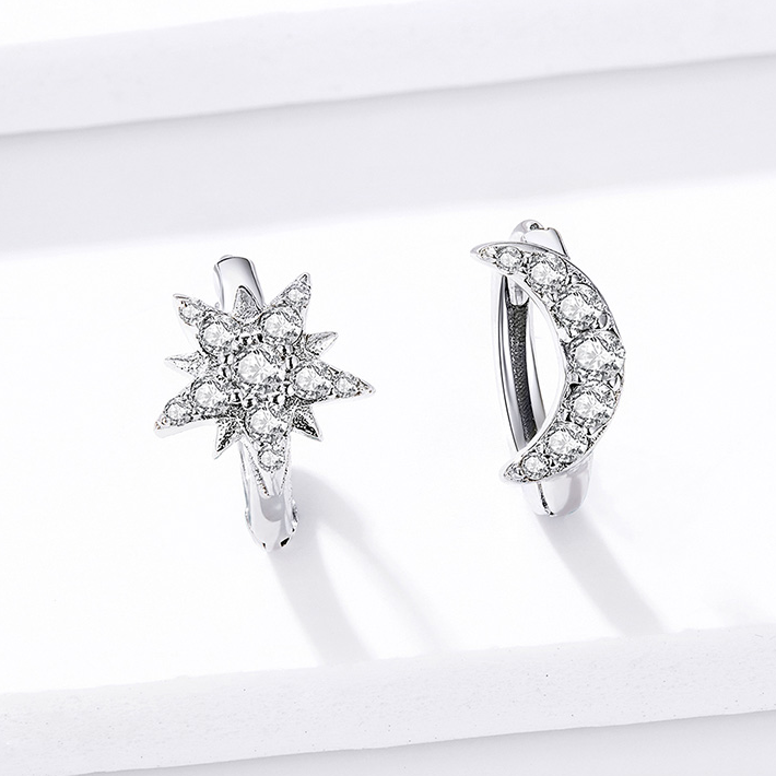 Boucles d’Oreilles Créoles Lune et Étoile en argent 925 plaqué or blanc avec zircons blancs - Photo 4