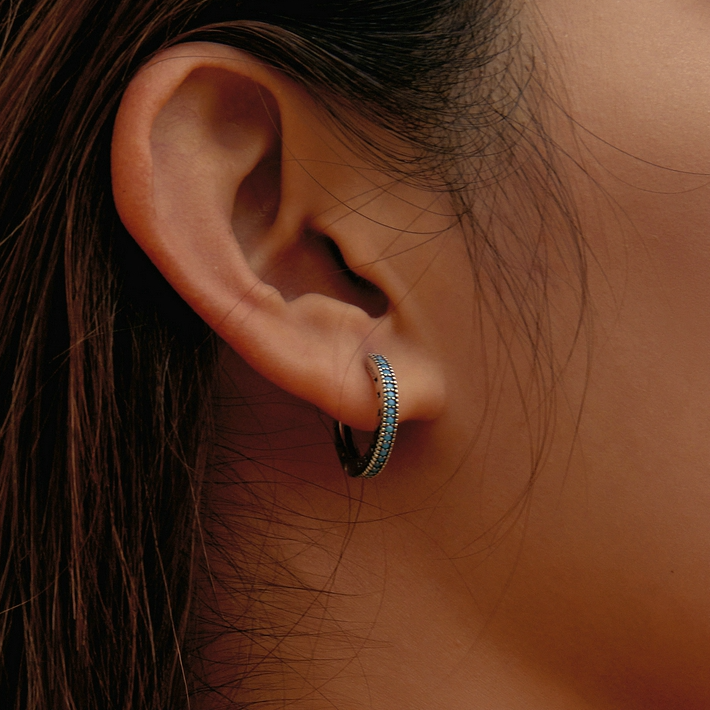 Boucles d’Oreilles Créoles Bleus en argent 925 plaqué or blanc avec zircons bleus - Photo 2