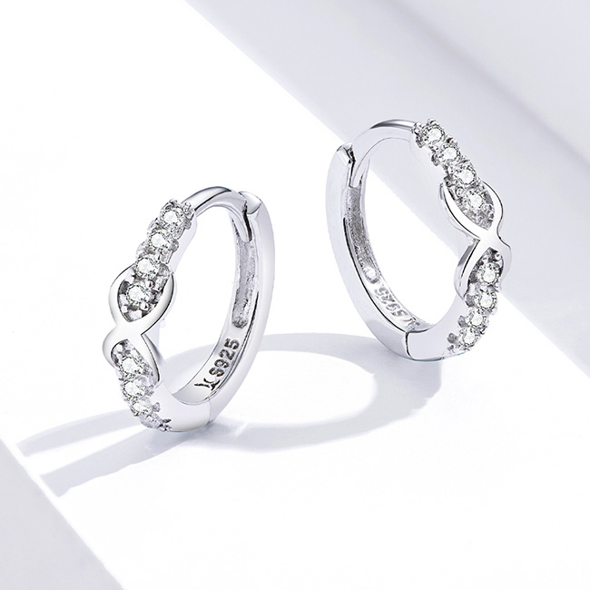 Boucles d’Oreilles Créoles Infini en argent 925 plaqué or blanc avec zircons blancs - Photo 4