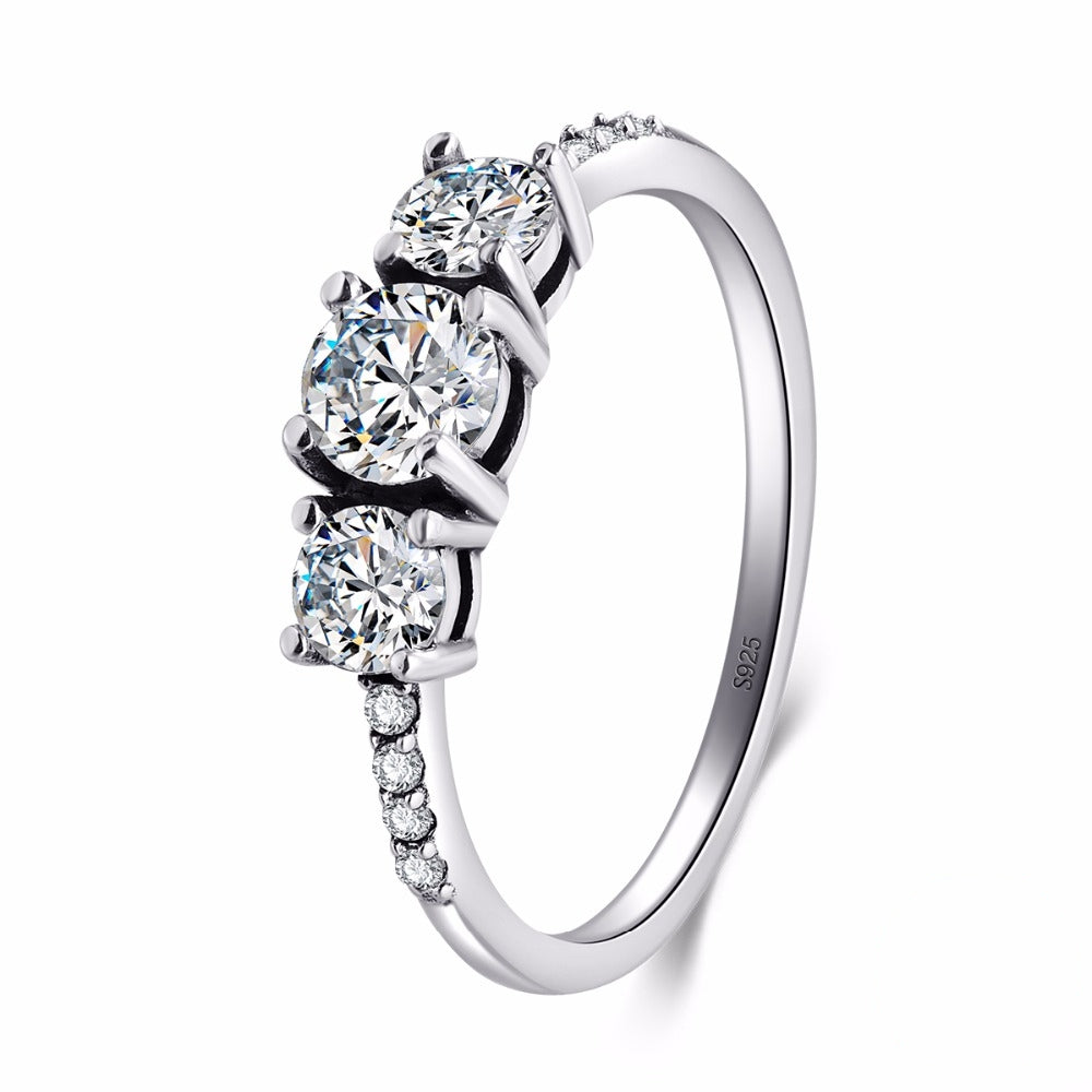 Bague Trilogie en argent 925 plaqué or blanc avec trois zircons blancs taille brillant