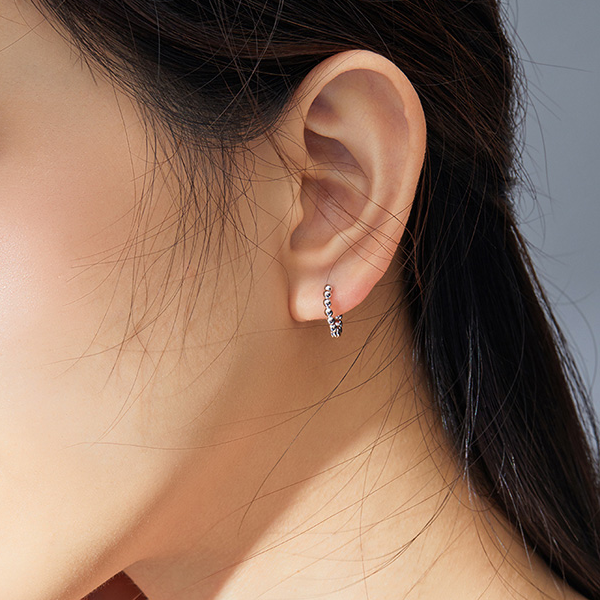 Boucles d'Oreilles Créoles Petites Sphères - Image 2