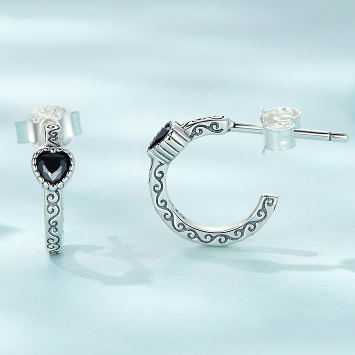 Boucles d’Oreilles Créoles Coeurs en argent 925 plaqué or blanc avec zircons noirs - Photo 3
