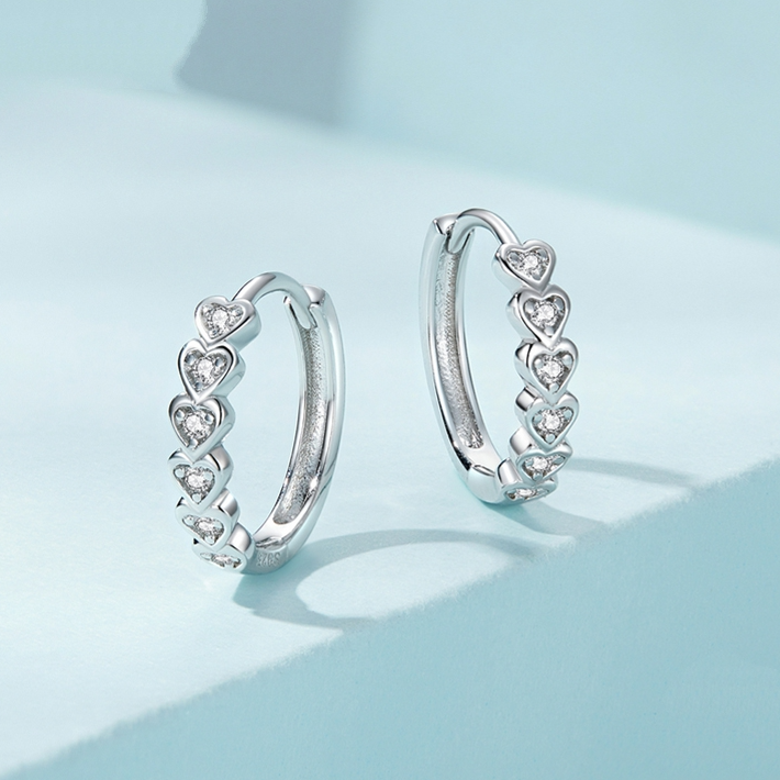 Boucles d’Oreilles Créoles Coeurs en argent 925 plaqué or blanc avec zircons blancs - Photo 3