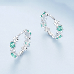 Boucles d'Oreilles Créoles Trèfle à Quatre Feuilles - Image 4