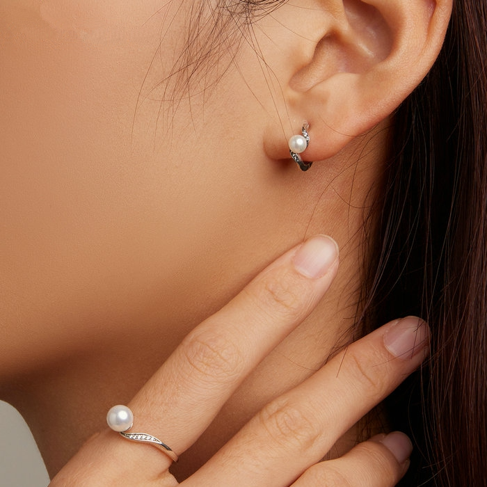 Boucles d’Oreilles Créoles Perles en argent 925 plaqué or blanc avec zircons blancs - Photo 2