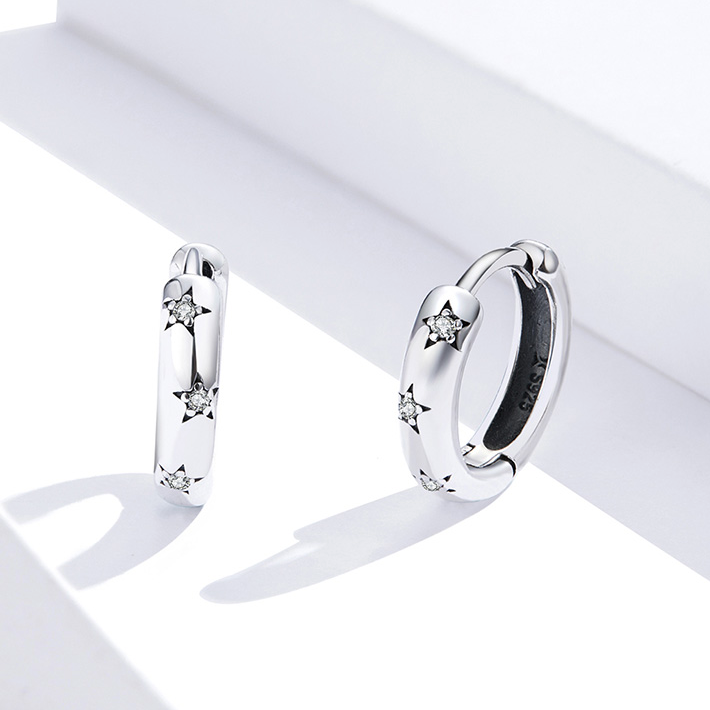 Boucles d’Oreilles Créoles Étoiles en argent 925 plaqué or blanc avec zircons blancs - Photo 5