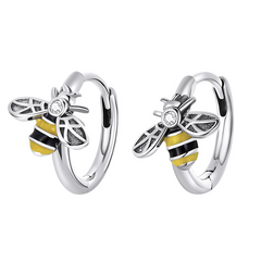 Boucles d’Oreilles Créoles Abeille Argent Sterling 925 plaqué or blanc avec des détails émaillés à la main