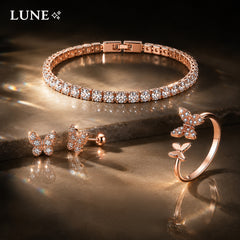 Coffret "Romance Infinie" : Parure Rose et Cœurs avec Bague, Collier, Bracelet Tennis et Boucles d'Oreilles.
