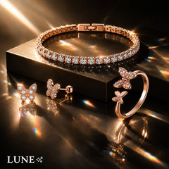 Coffret "Romance Infinie" : Parure Rose et Cœurs avec Bague, Collier, Bracelet Tennis et Boucles d'Oreilles.