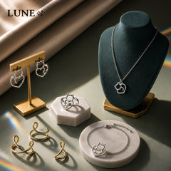 Parure "Chat Cœur" en Argent : Coffret Complet avec Collier, Bracelet, Bague, Boucles d'Oreilles et Set de Piercings.