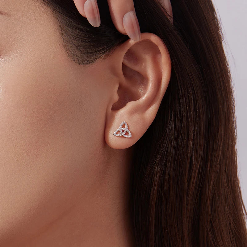 Boucles d'Oreilles Puces Nœud Celtique en Argent 925