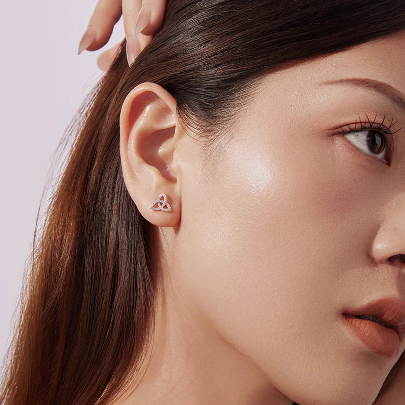 Boucles d'Oreilles Puces Nœud Celtique en Argent 925