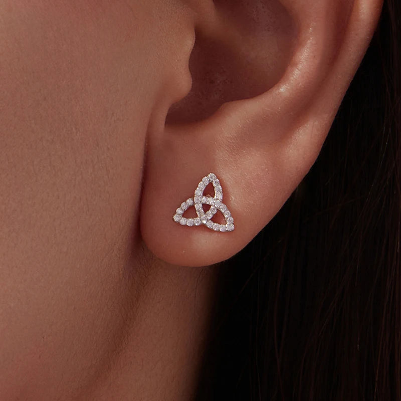 Boucles d'Oreilles Puces Nœud Celtique en Argent 925