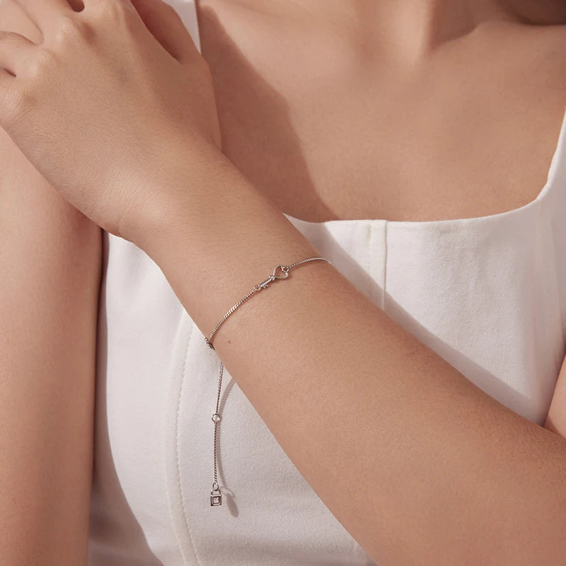 Bracelet à Breloque Clé en Argent 925