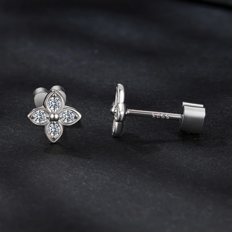 Boucles d'Oreilles Puces Trèfle Moissanite en Argent 925 avec Certificat