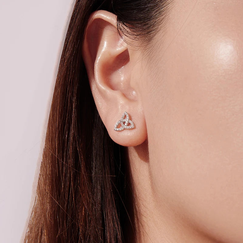 Boucles d'Oreilles Puces Nœud Celtique en Argent 925