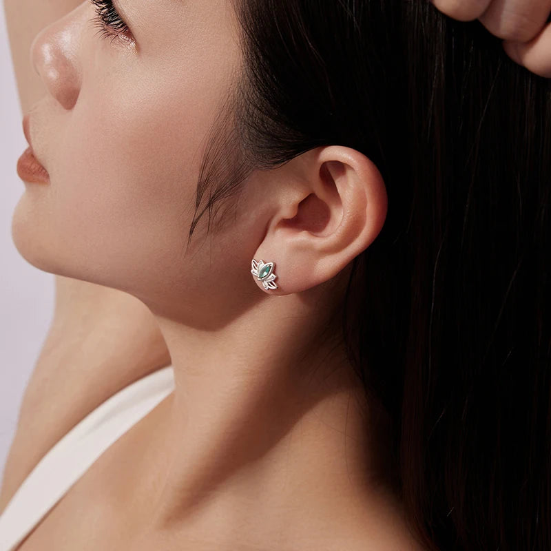 Boucles d'Oreilles Puces Fleur de Lotus en Argent 925