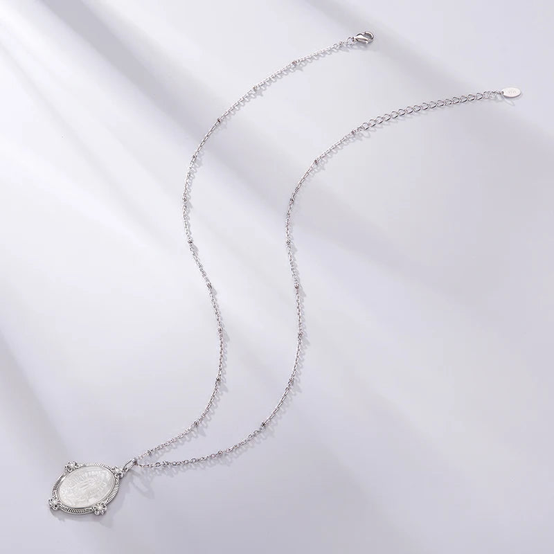 Collier Vierge Marie Nacre Blanche en Argent 925