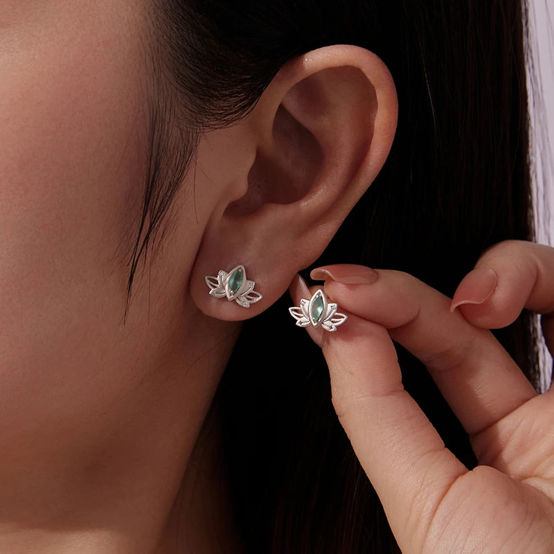 Boucles d'Oreilles Puces Fleur de Lotus en Argent 925