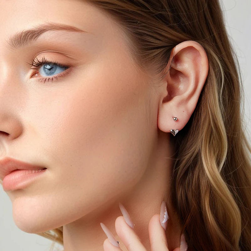 Boucles d'Oreilles Puces Cœur Portées à l'Envers en Argent 925