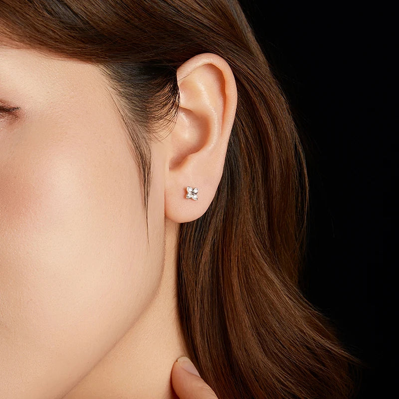 Boucles d'Oreilles Puces Trèfle Moissanite en Argent 925 avec Certificat