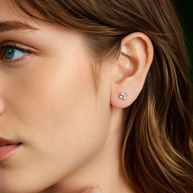 Boucles d'Oreilles Puces Trèfle Moissanite en Argent 925 avec Certificat