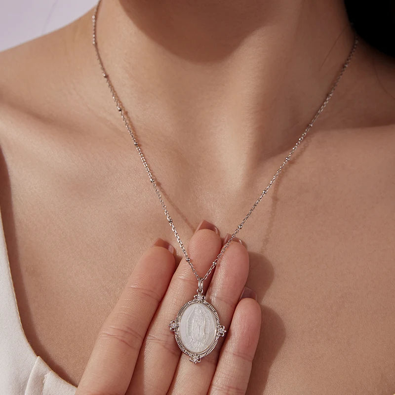 Collier Vierge Marie Nacre Blanche en Argent 925