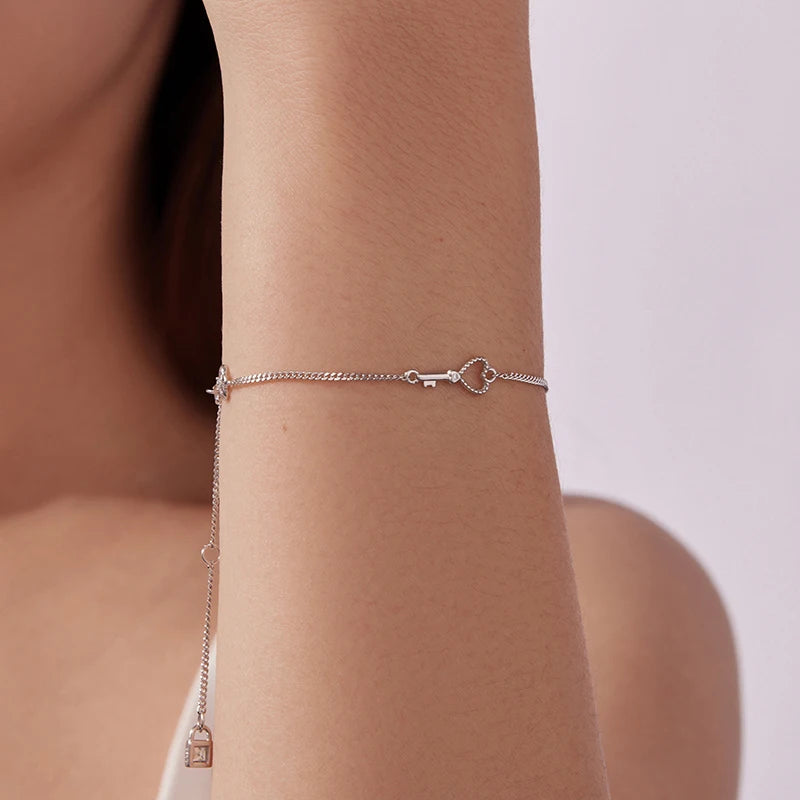 Bracelet à Breloque Clé en Argent 925