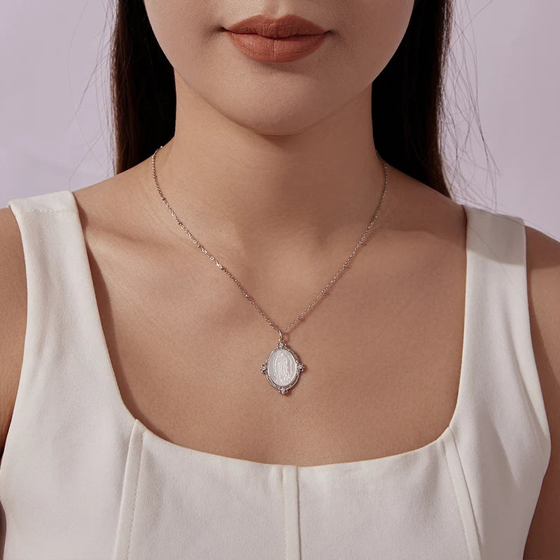 Collier Vierge Marie Nacre Blanche en Argent 925