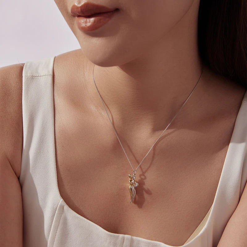 Collier de Couple Étreinte Amoureuse en Argent 925