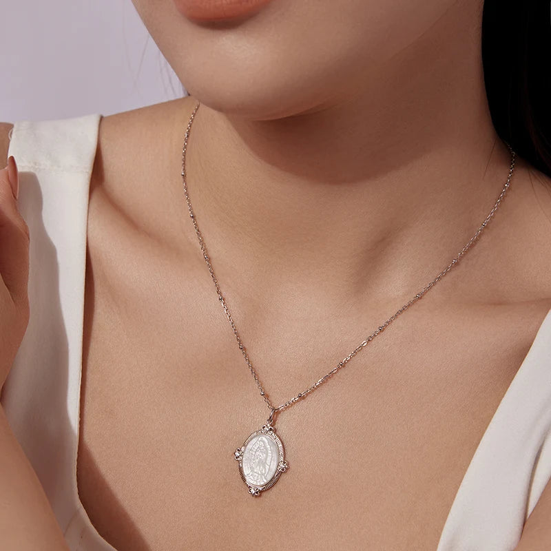 Collier Vierge Marie Nacre Blanche en Argent 925