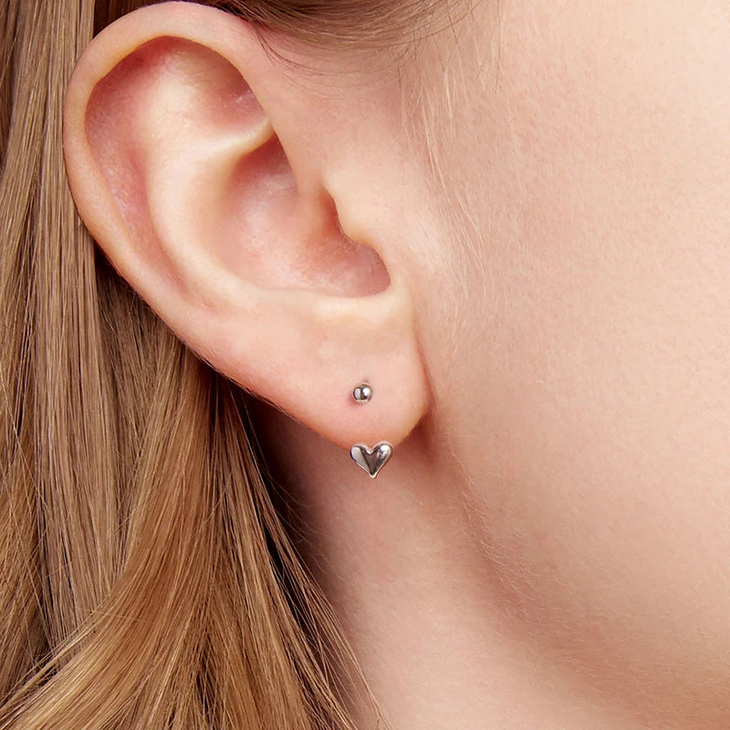 Boucles d'Oreilles Puces Cœur Portées à l'Envers en Argent 925