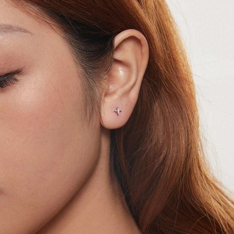 Boucles d'Oreilles Puces Traversantes Étoile en Argent 925